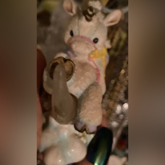 Collectors cute unicorn figurine not ceramic - Picture 1 of 3